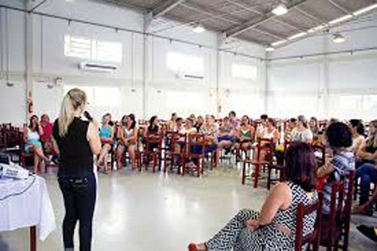CCJ aprova presença dos pais em reuniões escolares como pré-requisito para recebimento do Bolsa Família