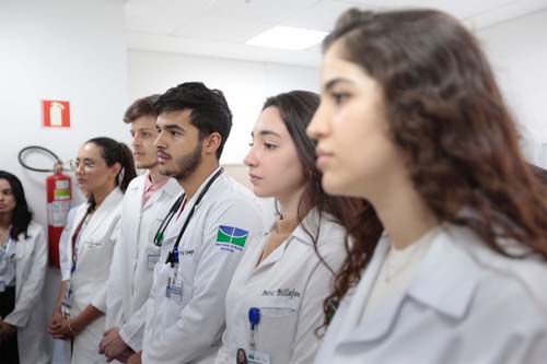 Governo Anuncia Novo Incentivo Financeiro para Estudantes de Medicina em Áreas de Vulnerabilidade