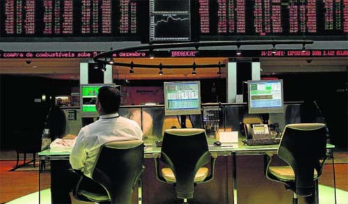 Com cenário externo positivo, Bolsa sobe e dólar recua a R$ 3,71