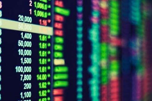 Bolsa fecha no vermelho, puxada pela queda das ações da Petrobras