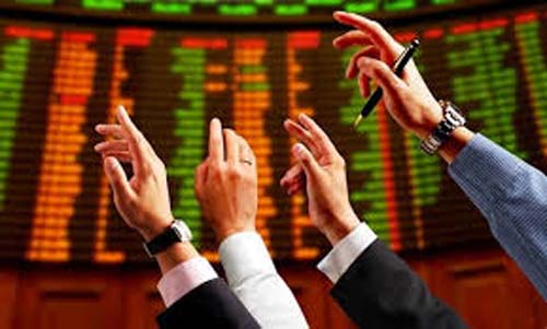 Com inflação abaixo do esperado, Ibovespa sobe mais de 1%; dólar vai a R$ 5,61