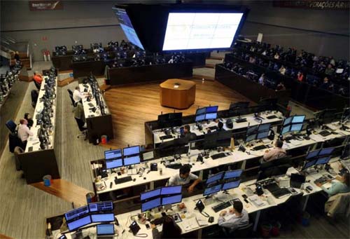 Bolsa e dólar fecham em alta com expectativa por juros nos EUA e tensão no Oriente Médio
