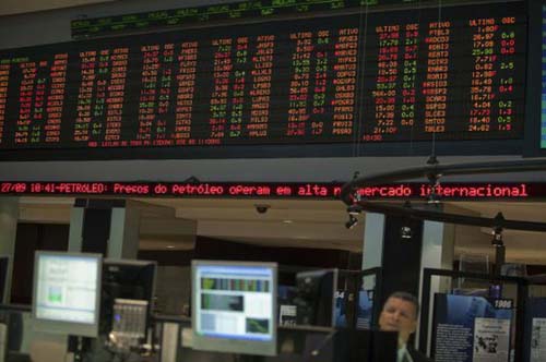 Bolsa brasileira suspende operações pela segunda vez na semana e Wall Street tem queda mais rápida da história