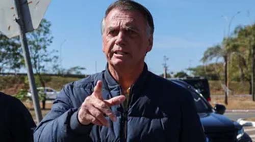 Bolsonaro diz estranhar PF que pediu para ir ao banheiro e voltou com pendrive