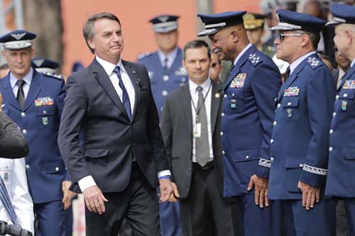 Bolsonaro rebate críticas de Haddad e retoma ataques da campanha eleitoral