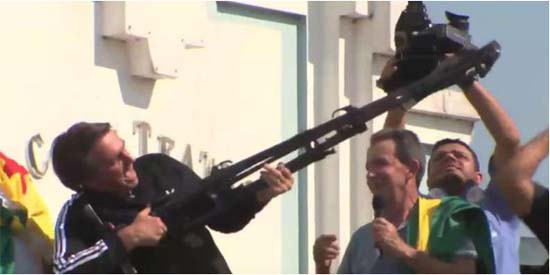 PT entra com representação no STF contra Bolsonaro por discurso em comício