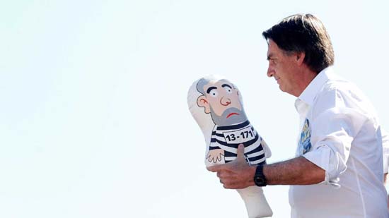 Bolsonaro volta a se alimentar por sonda, diz novo boletim médico