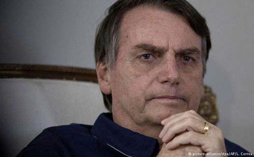 Bolsonaro diz que dará asilo a médicos cubanos