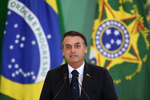 Bolsonaro anuncia futuro leilão de 12 aeroportos com investimentos de R$ 3,5 bi
