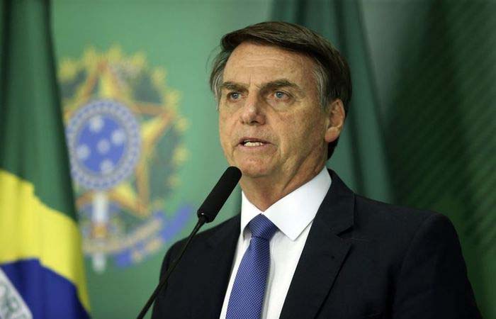Bolsonaro assina MP sobre pensão alimentícia para crianças com microcefalia causada por zika