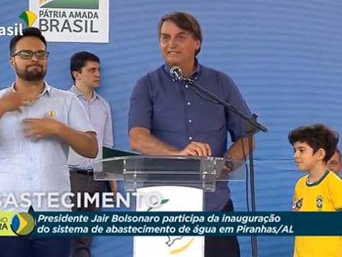 Em AL, Bolsonaro fala em criação de escolas militares e diz que tem lealdade ao NE