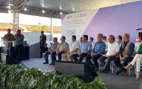 Na passagem por Alagoas, Bolsonaro defende projeto de lei que reduz ICMS do combustível
