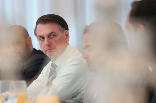 Bolsonaro terá 'centrão', mas impeachment pode avançar se houver apoio popular, dizem autores de pedido