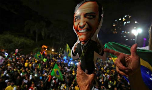 Bolsonaro, o fenômeno de WhatsApp que desbancou 3 décadas de campanha de TV