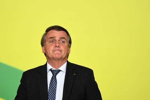 Bolsonaro dá entrada no HFA após sentir indisposição no Planalto