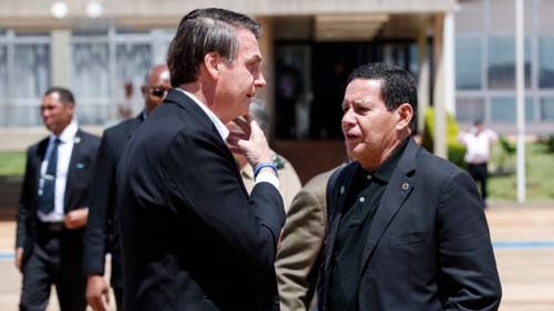 Bolsonaro desiste de reunião de presidentes na Colômbia e envia Mourão