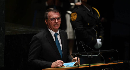 Na ONU, Bolsonaro garante vacinação total até novembro