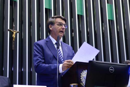 Deputados elogiam defesa de Bolsonaro a vacinação e reforma tributária; para oposição, presidente está isolado  