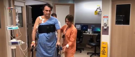 Em vídeo, Bolsonaro anda pelo hospital e brinca com equipe médica