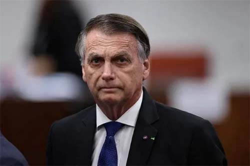 Bolsonaro enfrenta nova crise de soluço durante detenção e solicita assistência médica