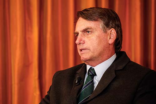 Bolsonaro vai à Justiça para impor valor fixo no ICMS dos combustíveis