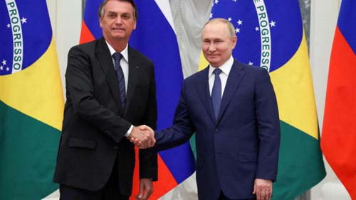 Putin conversa com Bolsonaro e diz que Rússia vai continuar fornecendo fertilizantes para o Brasil