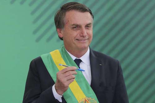 Bolsonaro corta 13,7 mil cargos em universidades públicas