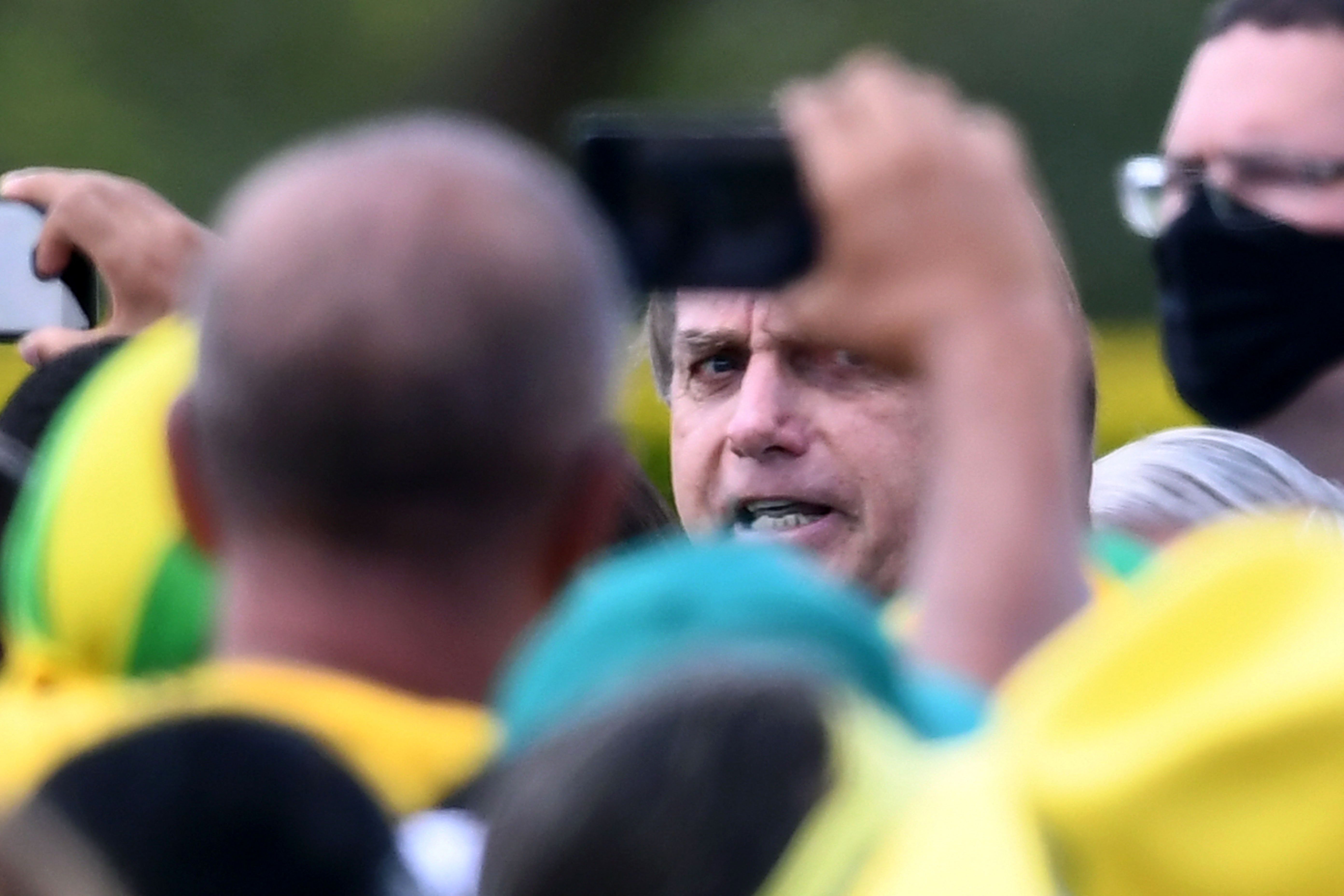 “Se Bolsonaro sai sem máscara, quem estiver perto que se cuide”, diz ministro