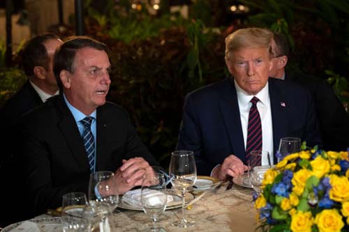 'O Brasil tem que parar', diz Trump ao comentar conversa com Bolsonaro