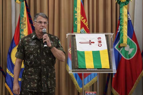 Forças Armadas sinalizam distância de Bolsonaro na crise do coronavírus, mas divórcio de militares com Governo é improvável
