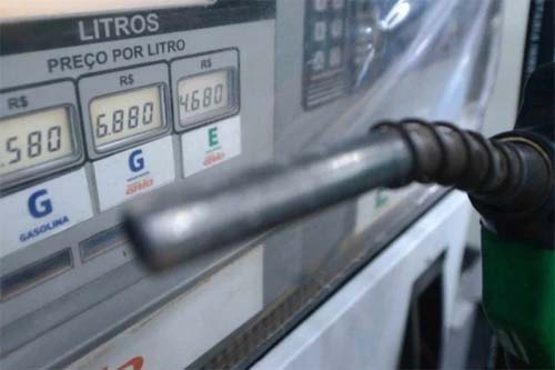 Petrobras reduz preço da gasolina para distribuidoras em 5,6%