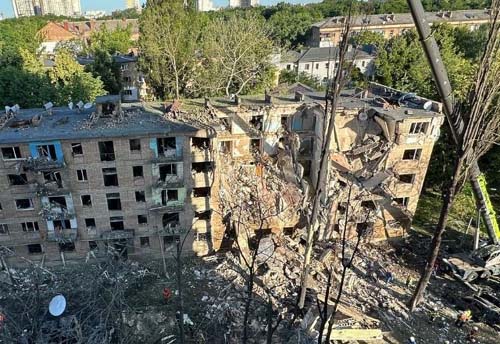 Novo ataque russo em Kiev deixa pelo menos sete mortos e 19 feridos na Ucrânia