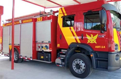 Contador de energia de loja pega fogo, no Centro de Maceió