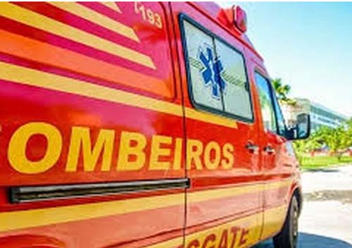 Capotamento deixa três pessoas feridas no Benedito Bentes