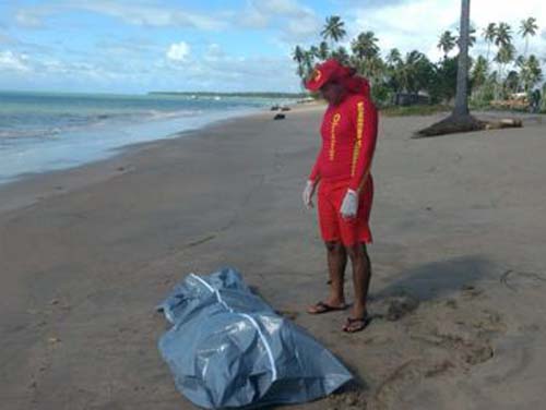Bombeiros retomam buscas por turista que desapareceu no mar de Maragogi