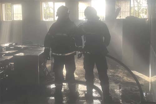 Bombeiros são acionados para conter princípio de incêndio em escola na Pajuçara