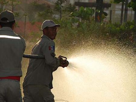 Bombeiros registram incêndio em CRAS de Maceió