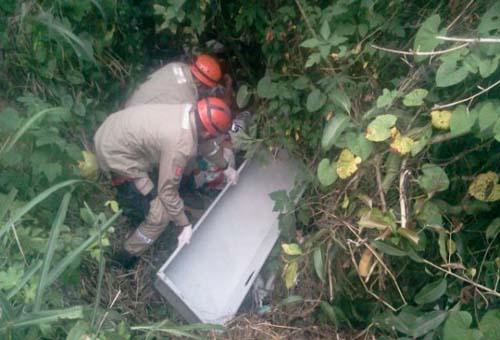 Jovem é baleado, tenta fugir e morre em riacho no Complexo Benedito Bentes