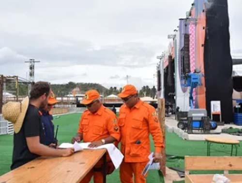 Bombeiros iniciam vistoria das estruturas para as festas de Réveillon e shows pirotécnicos