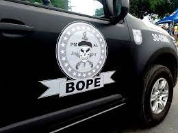 Jovem é morto a tiros ao reagir a prisão