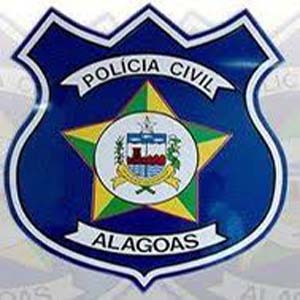 Policiais civis apreendem moto, arma e detém dois em Dois Riachos
