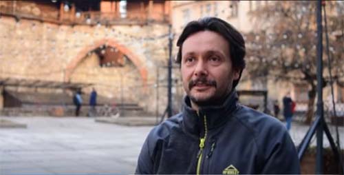 Quem é o brasileiro que solda barragem anti-tanque para ajudar ucranianos a resistir