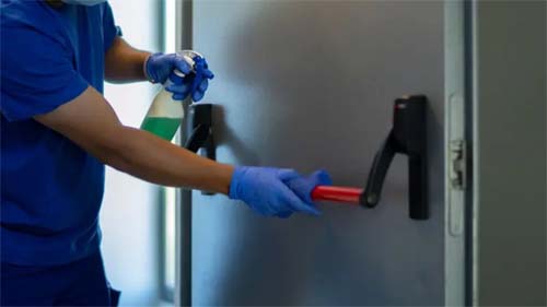 Brasileiros deixam suas formações acadêmicas para trabalhos de limpeza em Londres