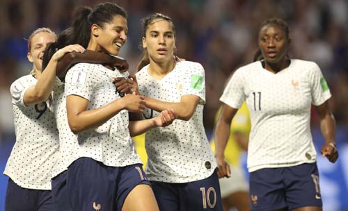 Brasil perde para França e dá adeus à Copa do Mundo