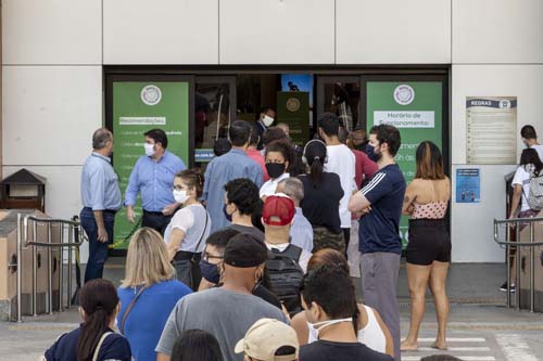 Classe média sai da quarentena para os braços da covid-19 e lota hospitais privados no Brasil