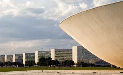 Propostas de cortes e redução de estabilidade estremecem Brasília