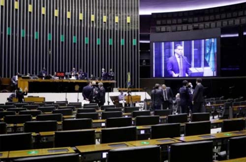 Câmara aprova MP que amplia margem de consignado