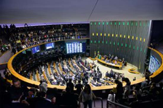 Proporção de deputados eleitos por estado tem distorções já previstas na Constituição