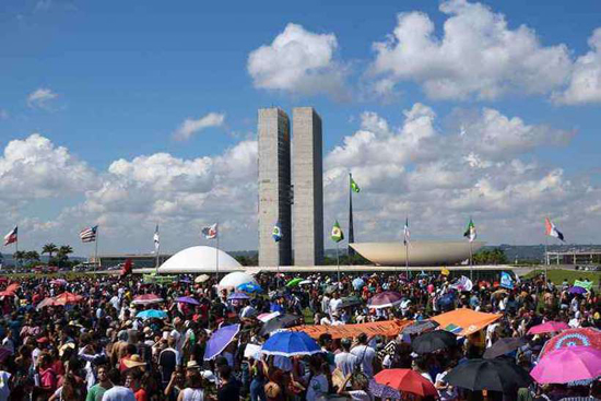 Estudantes e trabalhadores organizam ato na terça-feira (13)