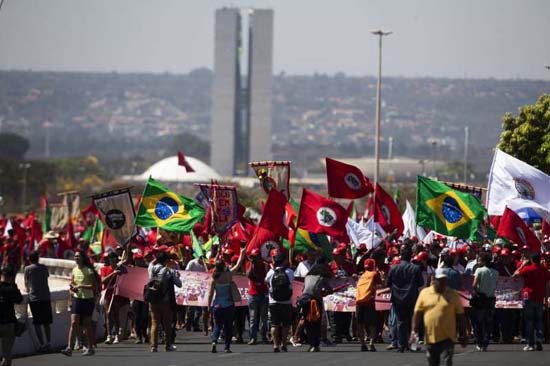 MST cobra R$ 250 mil de PT e centrais para realizar ato pró-Lula